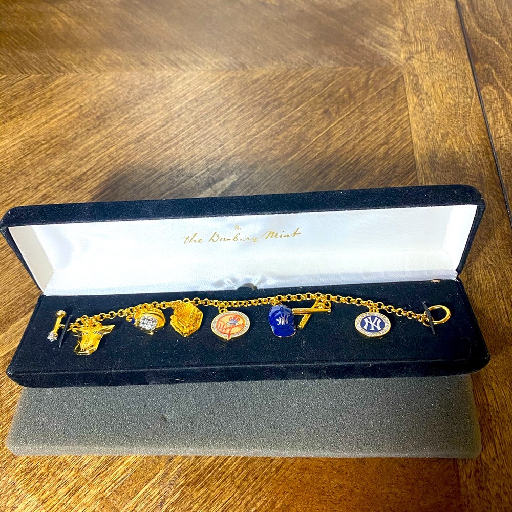 24K Gold NEW YORK YANKEES CHARM BRACELET NEW w BOX